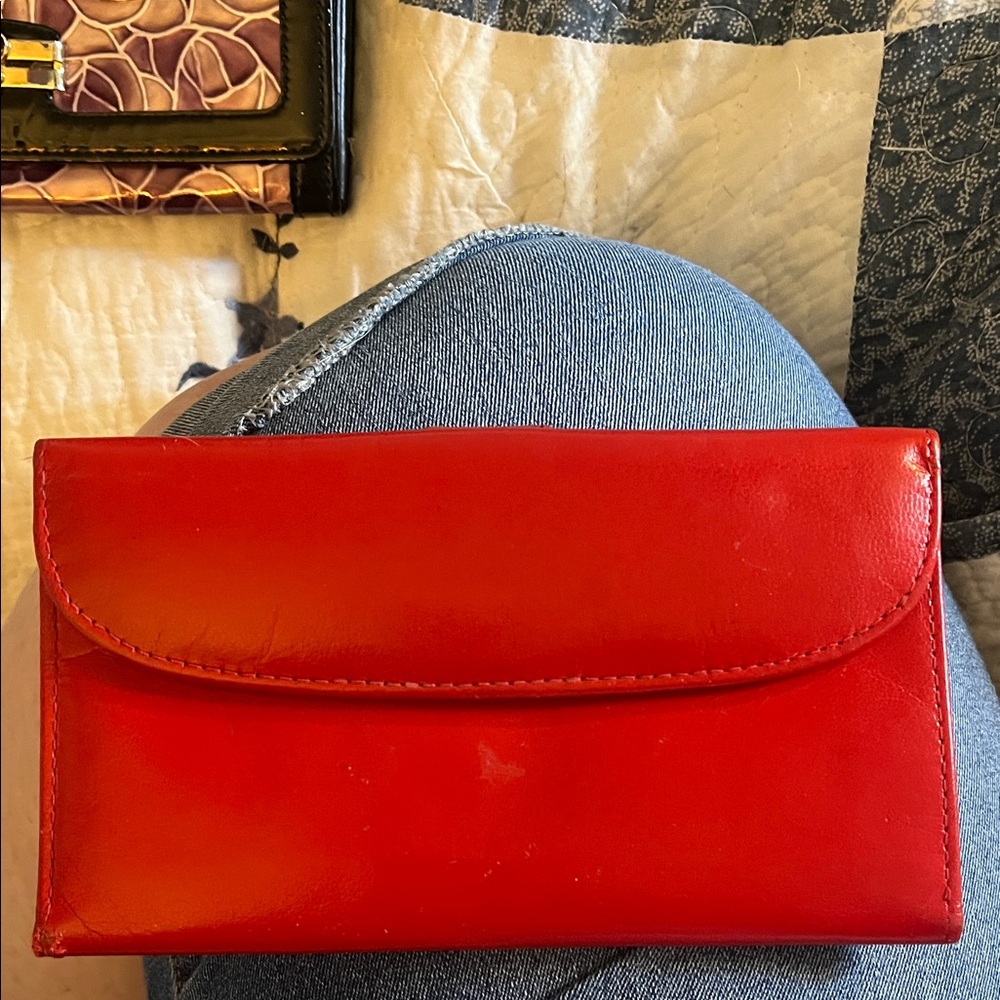Avanti Vibrant Red Women's Leather Wallet